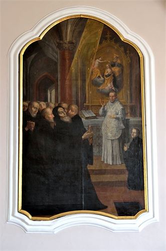 An der Nordwand des Presbyteriums ist das Bild „Tod des Hl. Benedikt“ aus dem 17. Jht.