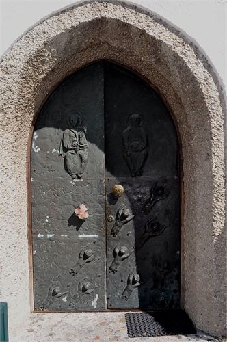 Das Bronzetor von J. Gegenhuber.